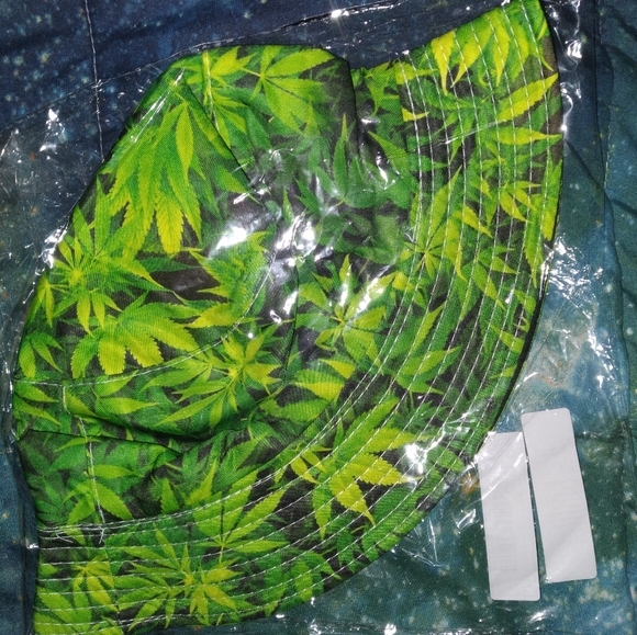 Vibrant Green Potleaf Bucket Hat - Picture 3 of 5